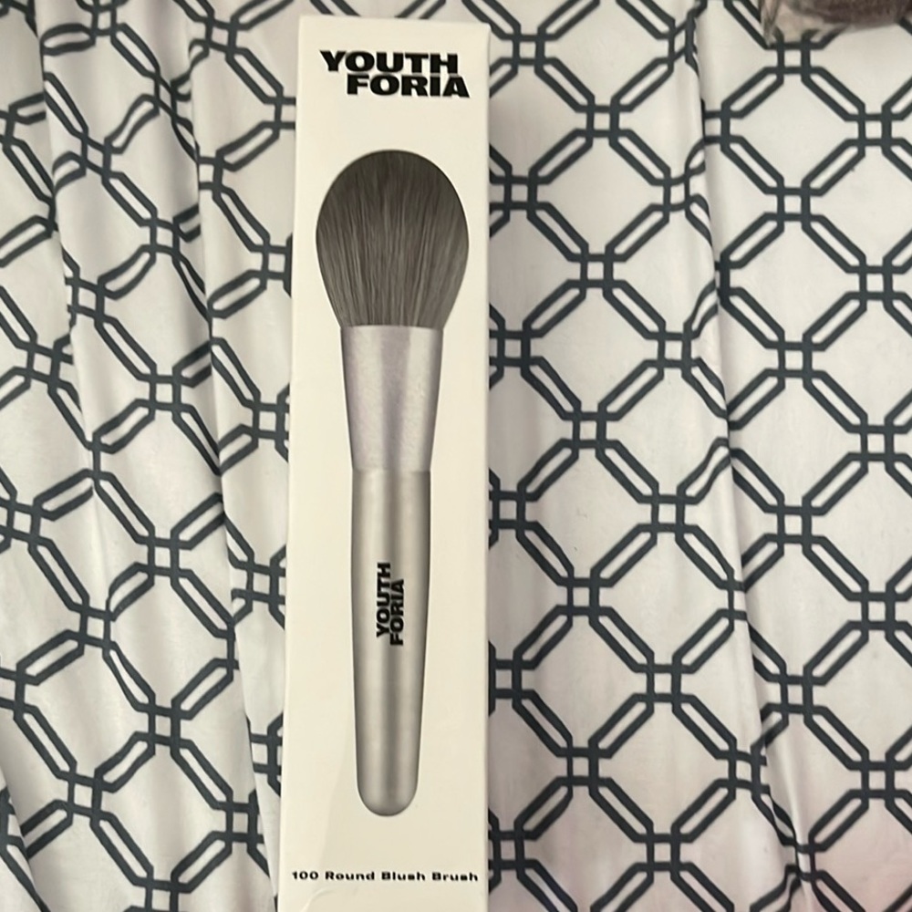 Youthforia Blush Brush with Silver Handle